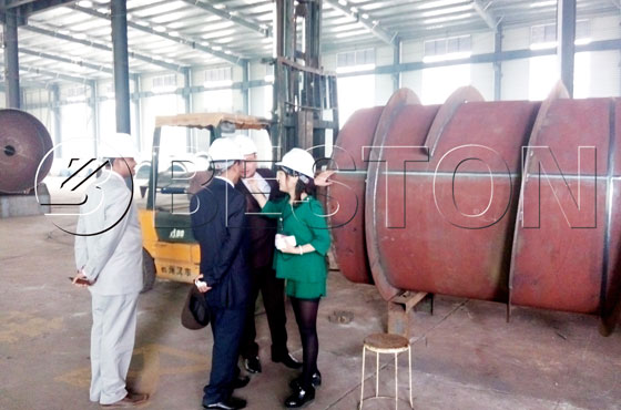 customers in factory